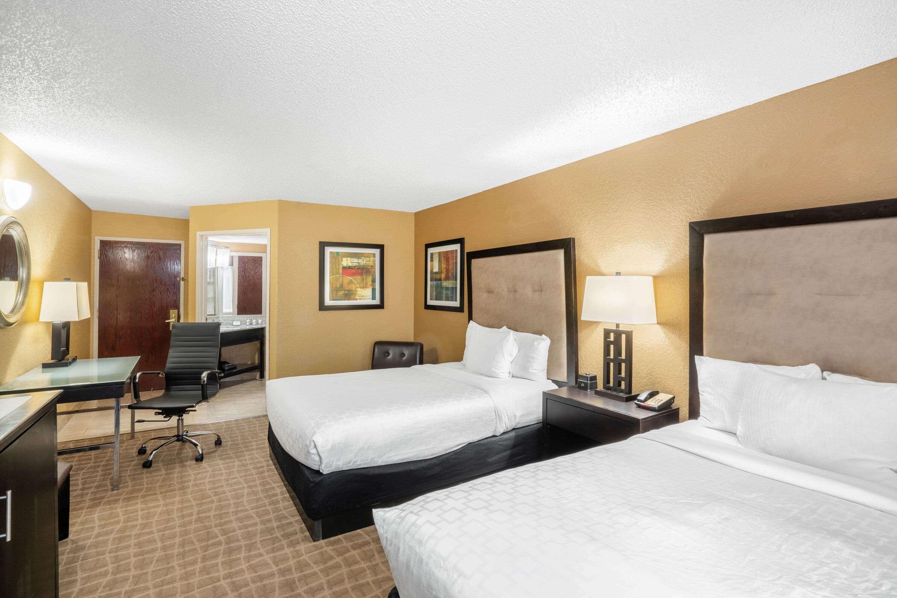 Hotel La Quinta By Wyndham Hot Springs Esterno foto